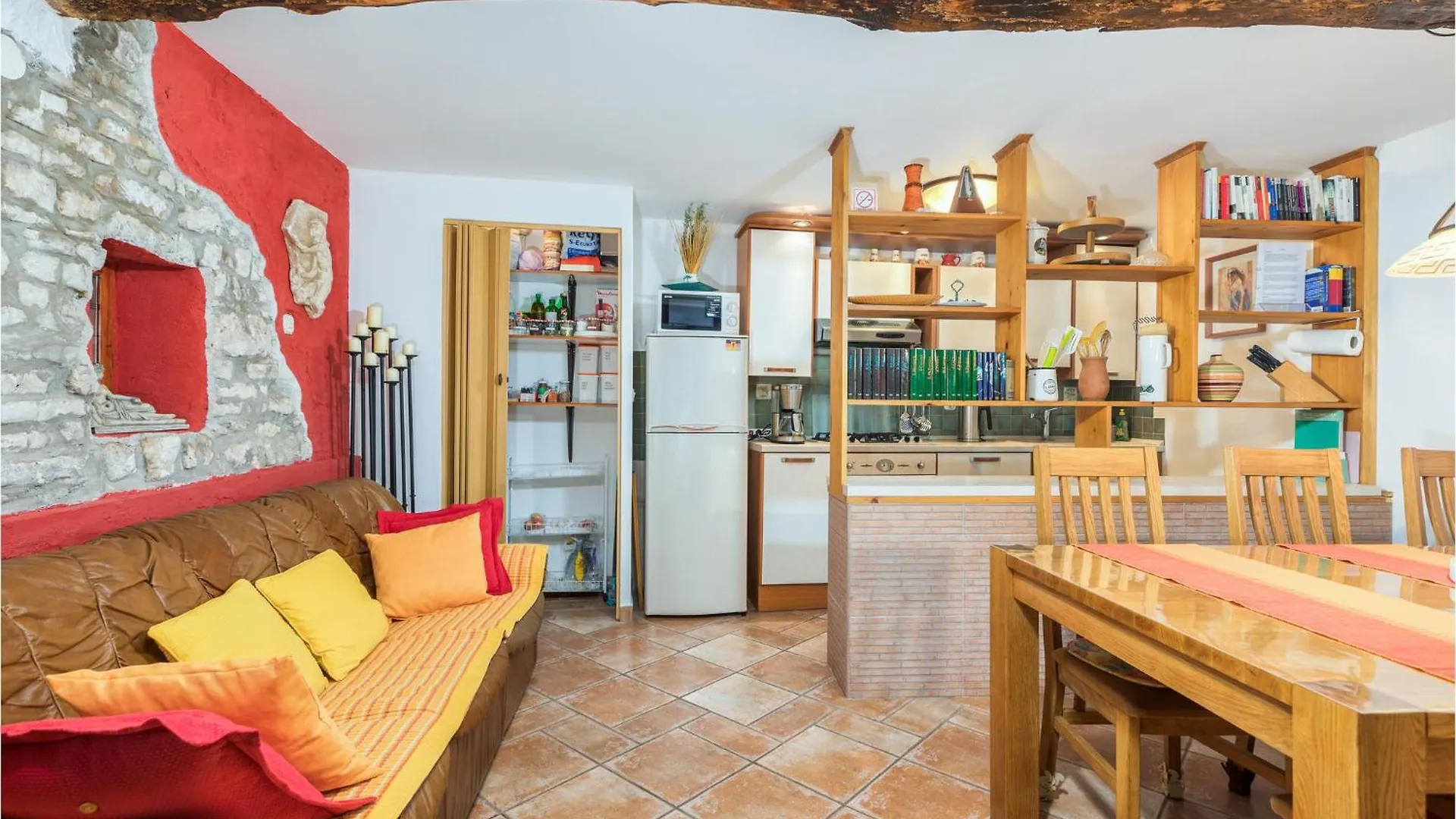 Beautiful Home In Bale With Kitchen 0*,