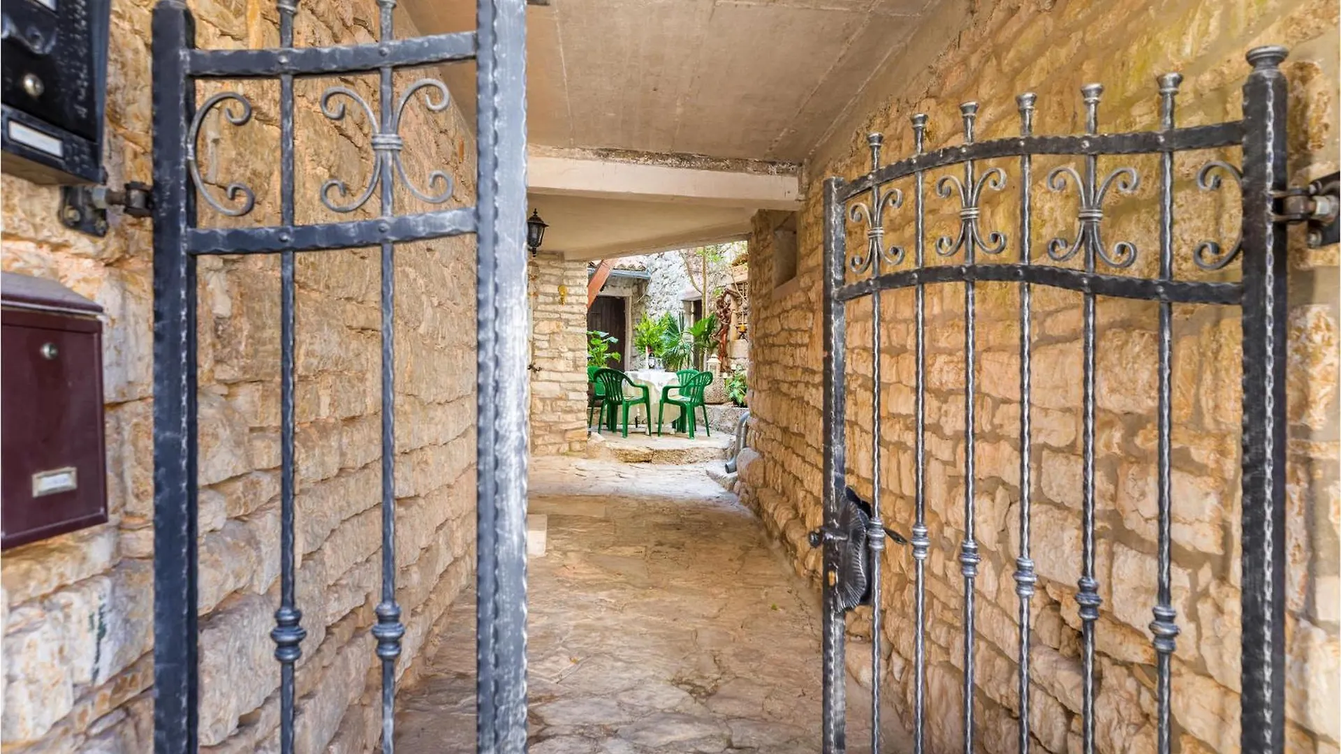 Beautiful Home In Bale With Kitchen 0*,  Croatia